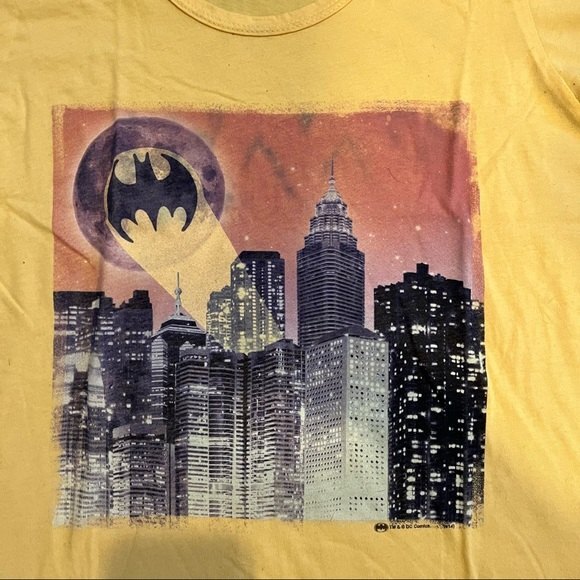 NEW Junk Food Yellow Batman Bat Signal Scoop-Neck Tee Medium - Picture 3 of 5